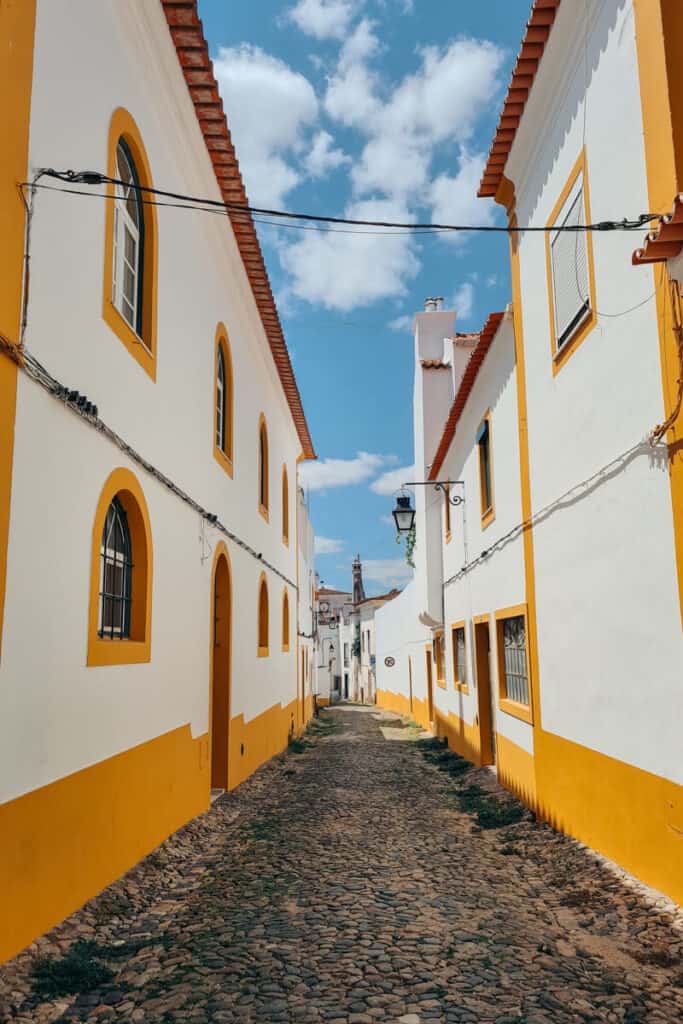 what to see in evora