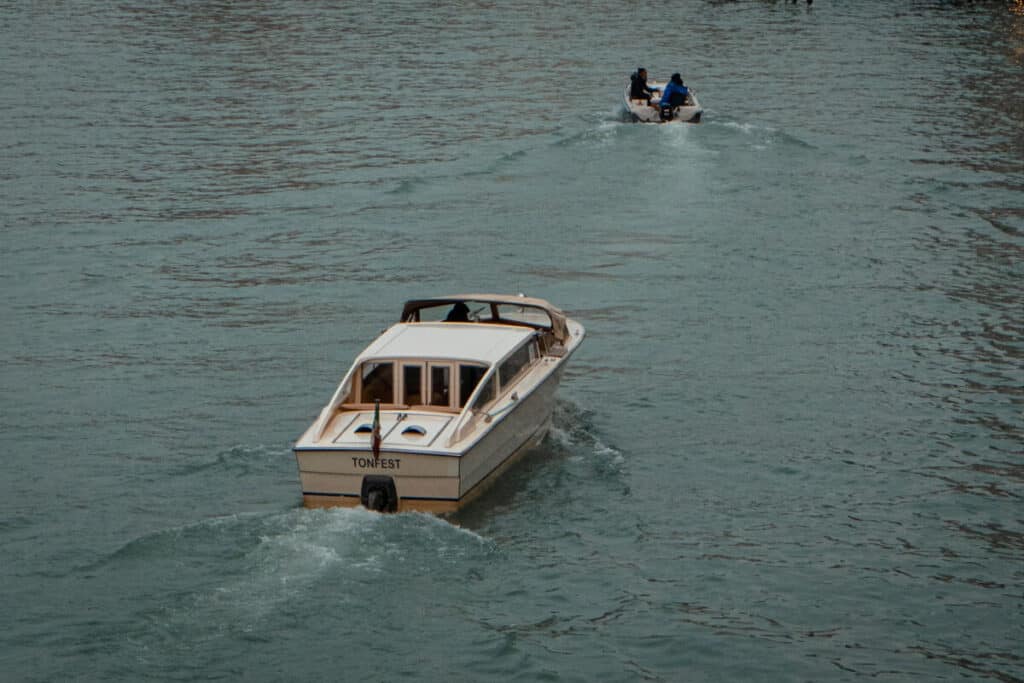 how to travel around venice via water taxi