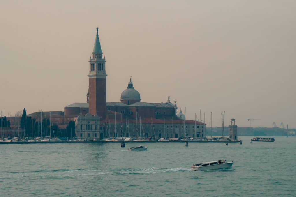 how to get aorund venice