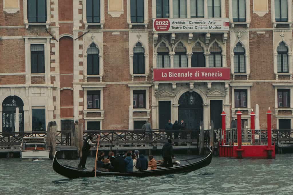 how to get around venice