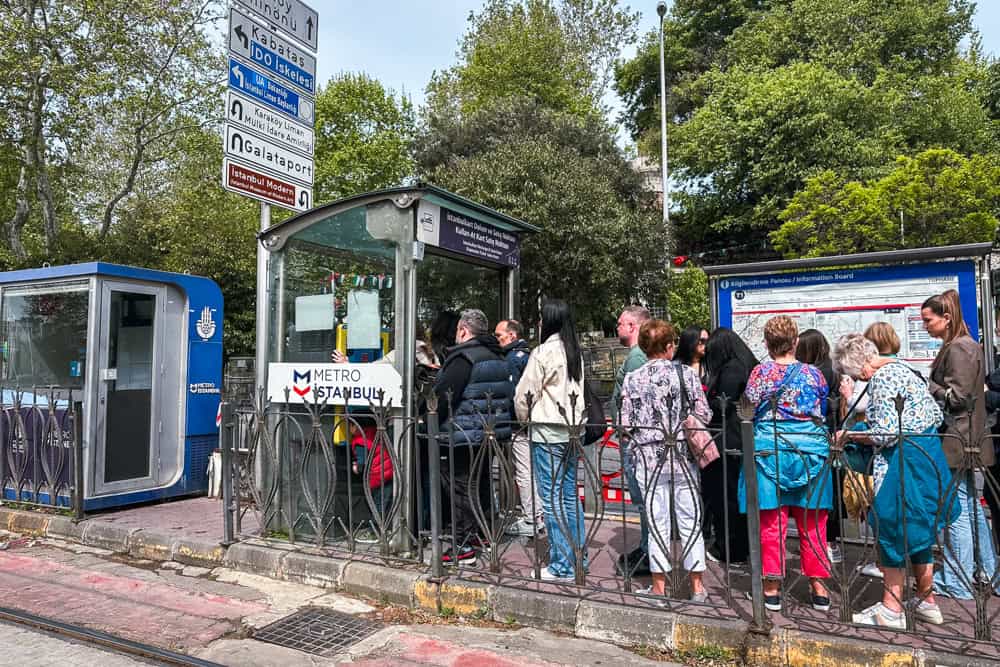 queue to buy transport card in istanbul
